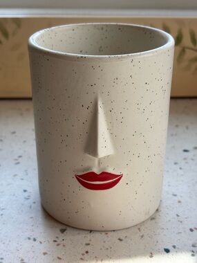 Speckled Cream Ceramic Face Small Flower Pot Vase with Red Lips Face